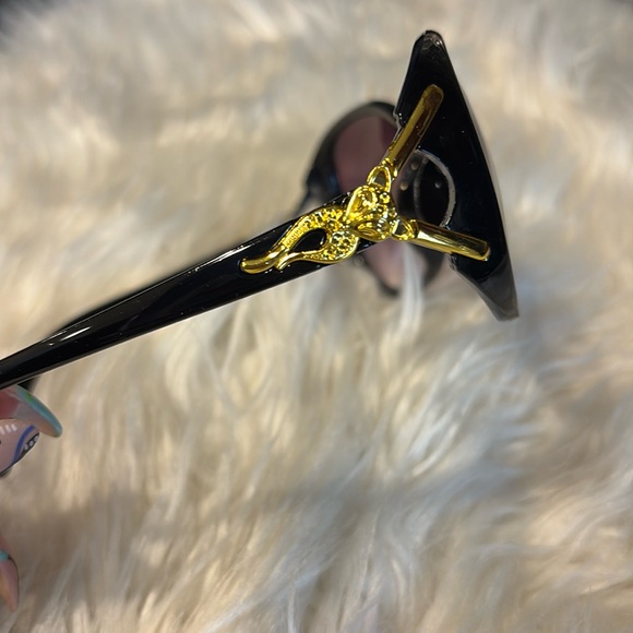 Elegant Black Sunglasses - Picture 4 of 7